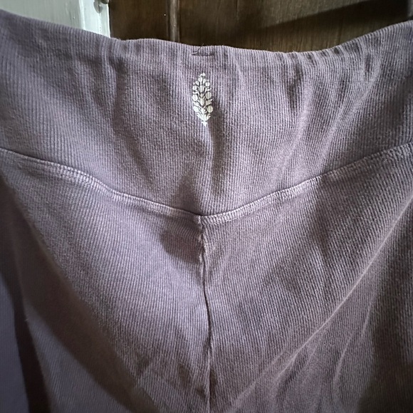 NWT Free People size XL - Right on ribbed flare leggings in driftwood cedar - Picture 5 of 9